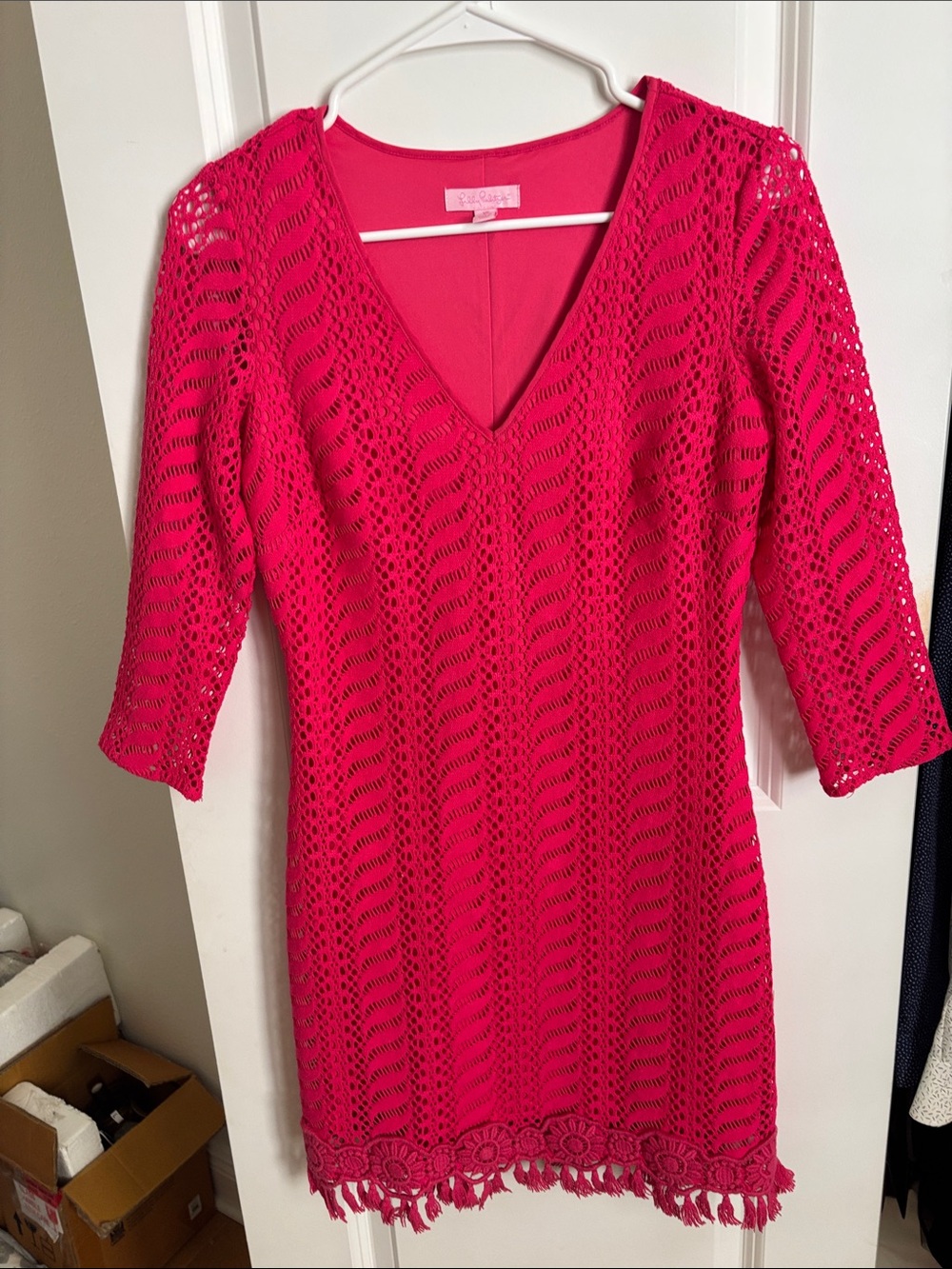 Lilly Pulitzer Bright Pink Crochet V‑Neck Long Sleeve Dress w lining. XS